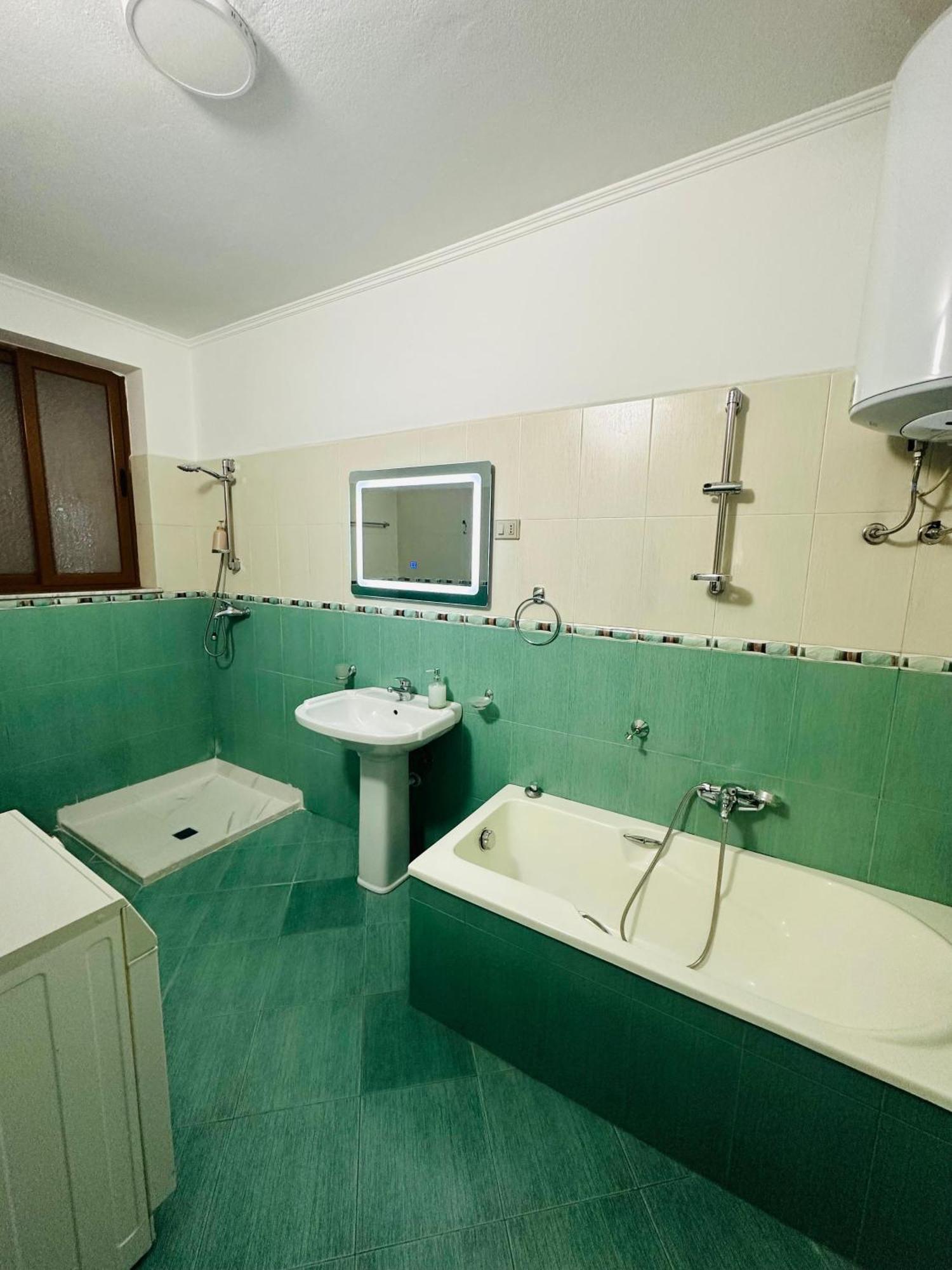 Premium With Balcony Apartamento Tirana